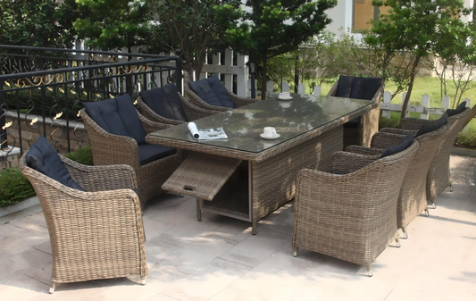 CHAIR WITH DECORATE ARMREST